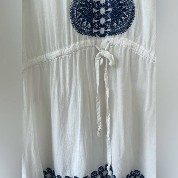 Stella & Dot White/Navy Swim Cover Embroidered Lace Shirt, Tie Waist; size M - Picture 4 of 8